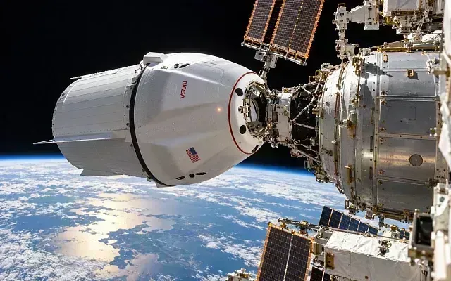 SpaceX Dragon доставил на МКС новые солнечные батареи