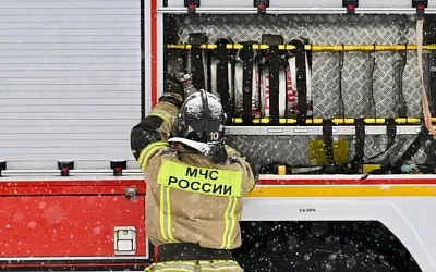 Пожар в ангаре в Подмосковье: площадь возгорания составила более 2000 кв. м