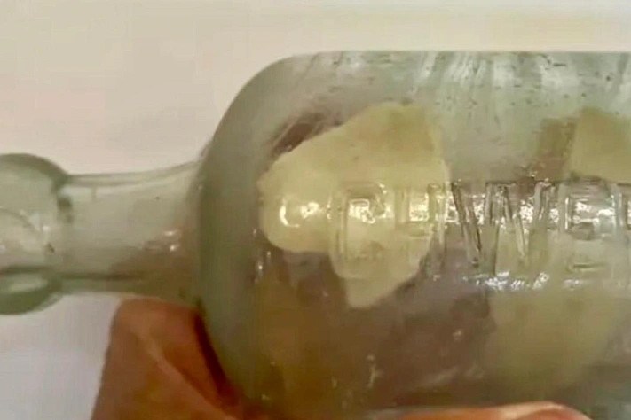 Бутылка с письмами из 1916 года нашли на пляже Австралии