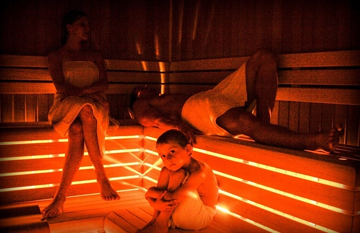 Десять человек отравились парами хлора в саунах России