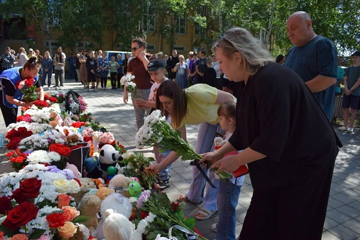 Жители Тынды создали стихийный мемориал
