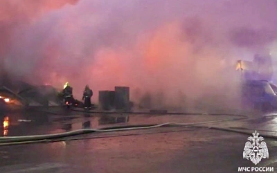 Крупный пожар на производственном складе в Нижнем Новгороде локализован