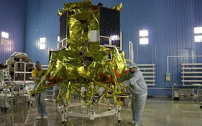 «Луна-25» сделала первый снимок поверхности естественного спутника Земли