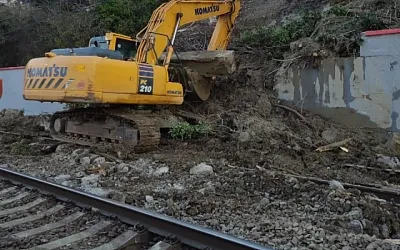 В Сочи оползень сошёл на железную дорогу