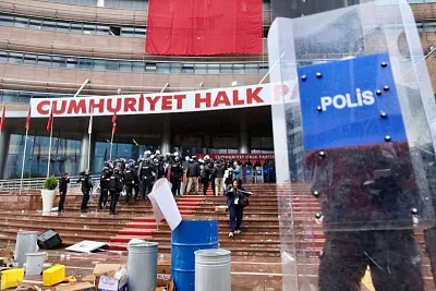полиция штурмовала штаб турецкой оппозиции в анкаре