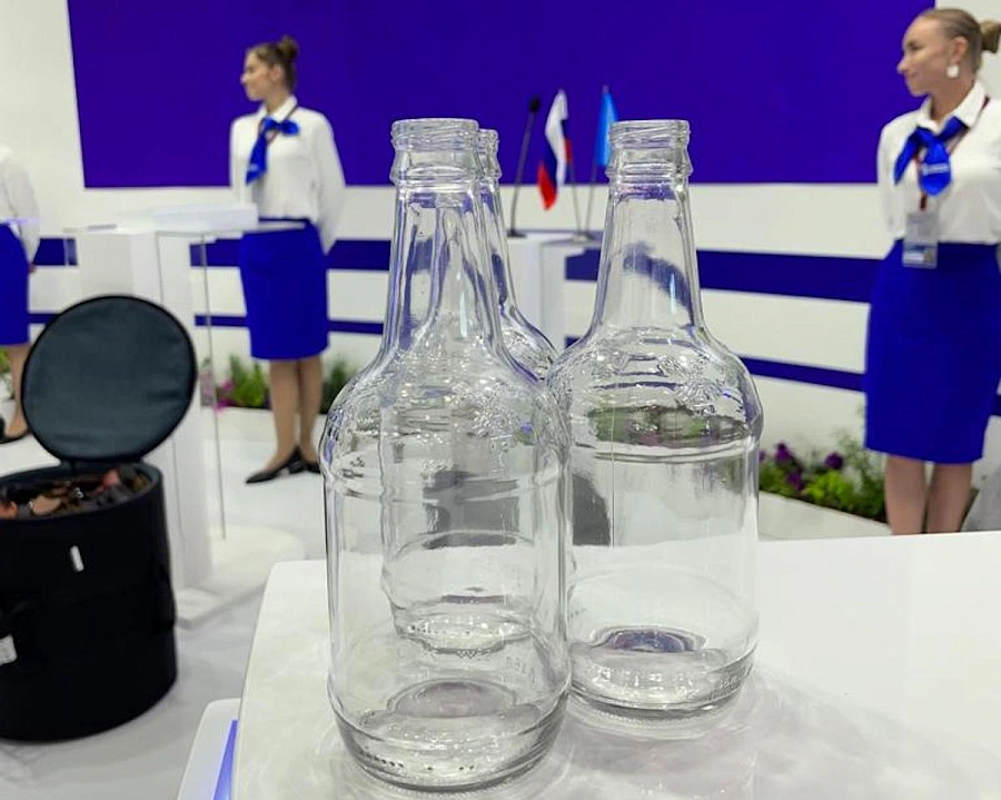В России наладили выпуск сверхлёгких бутылок