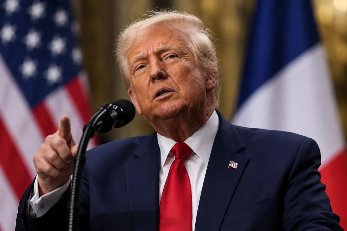 Трамп заявил, что предупреждал Макрона о миграции
