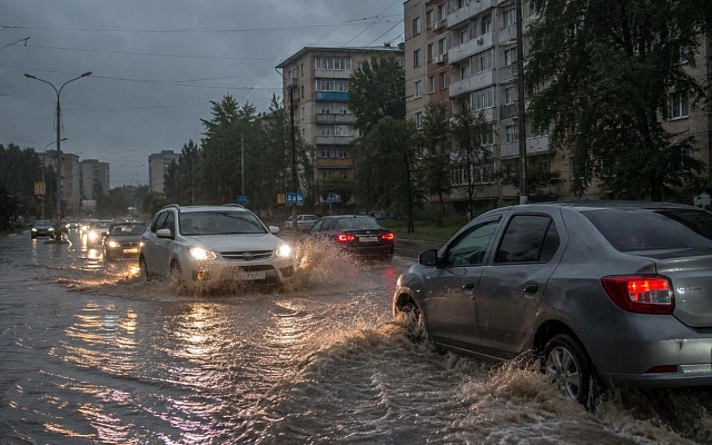 Смоленск затопило после ливня и шквалистого ветра