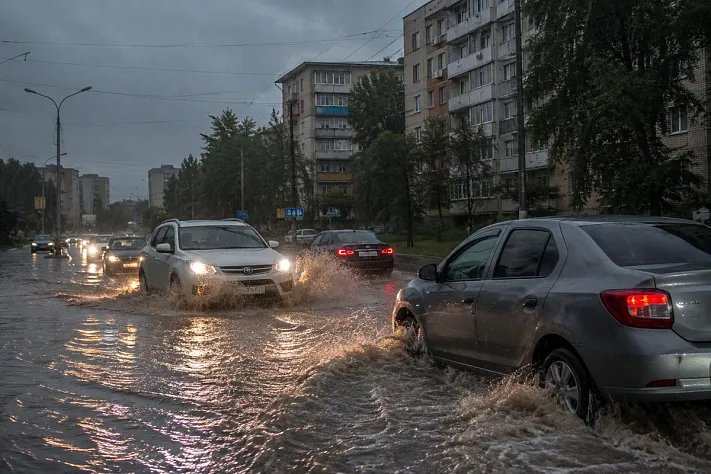 Смоленск затопило после ливня и шквалистого ветра