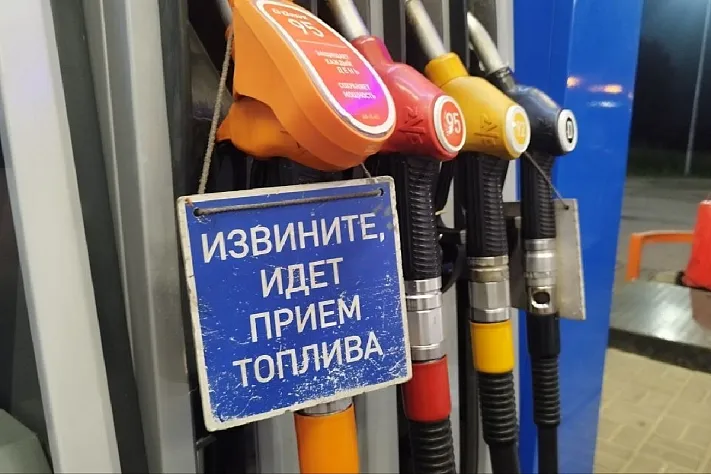 По данным Росстата в Москве и Подмосковье за последнюю неделю бензин... подешевел