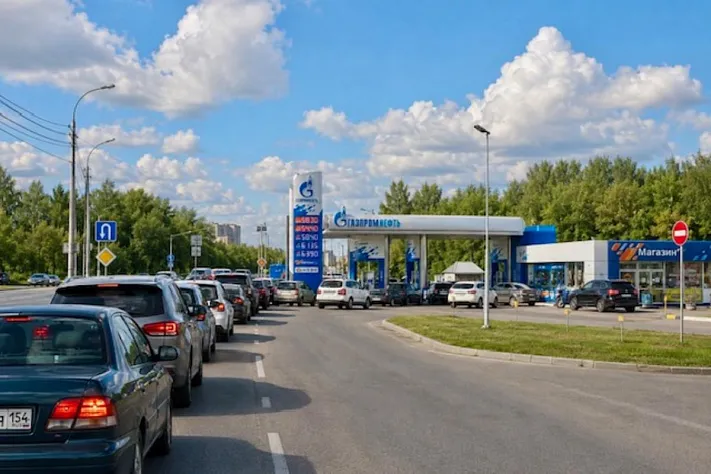 Бензиновая очередь дошла до Новосибирска