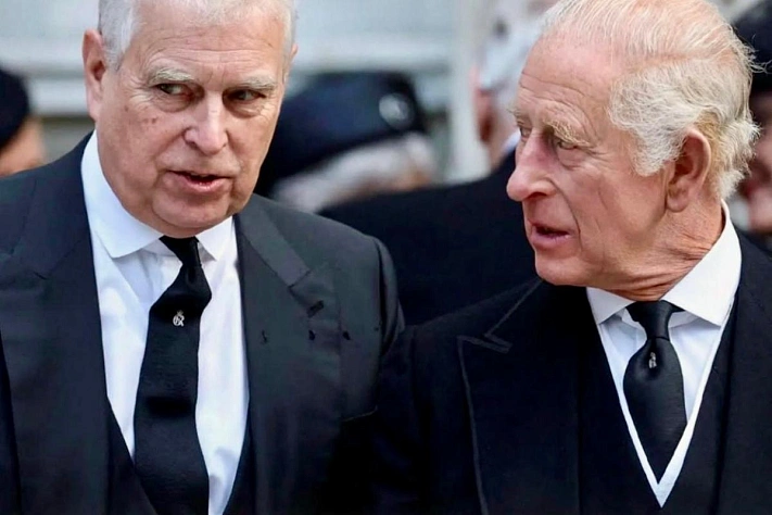 Карл III лишил брата опоры во дворце и права на прежний комфорт