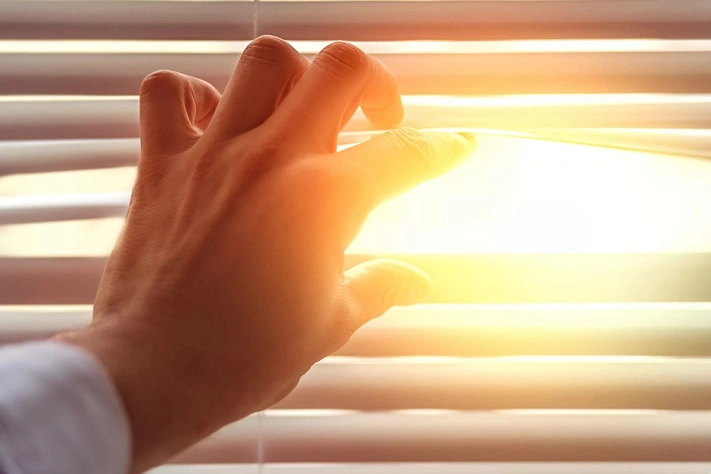 Как укротить гормоны и тягу к сладкому при нехватке света