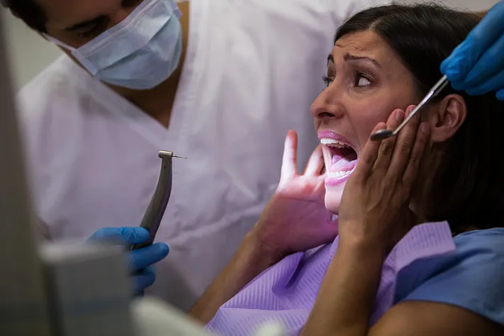 Почти половина стоматологических клиник в России работает с нарушениями закона