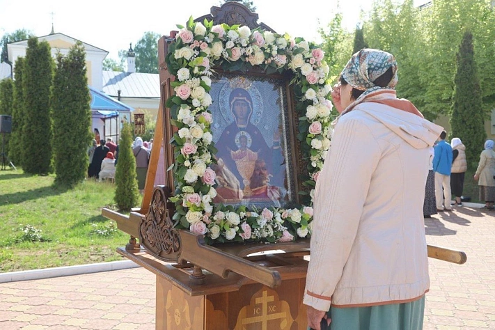 Почему православные едут к иконе «Неупиваемая Чаша»