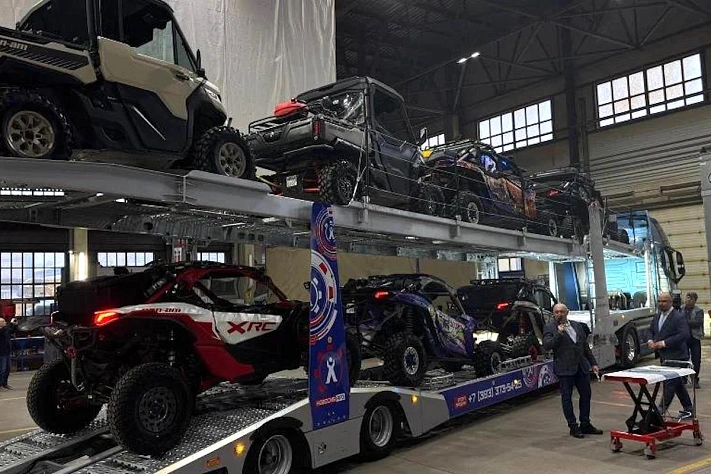 Представлен первый отечественный двухъярусный автовоз