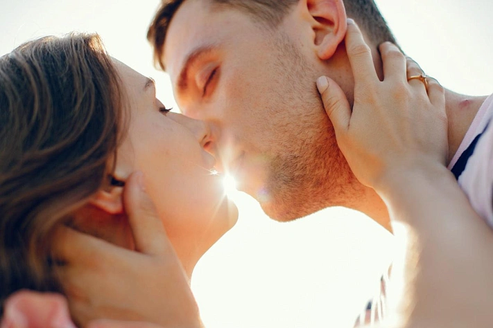 Почему поцелуи полезны для здоровья
