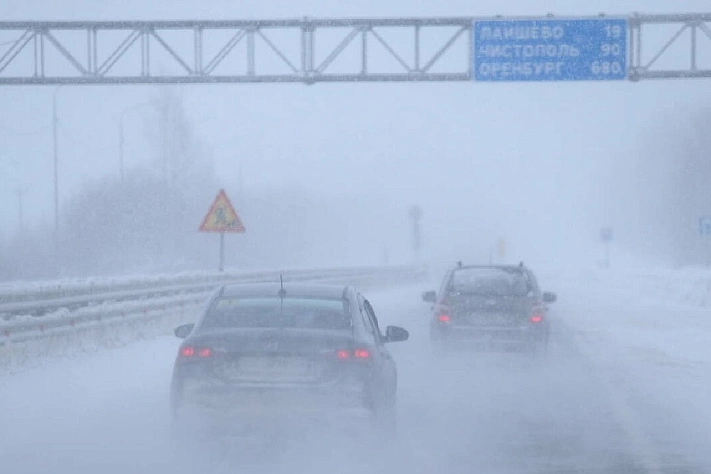 Мощная снежная буря бушует в Поволжье и на южном Урале