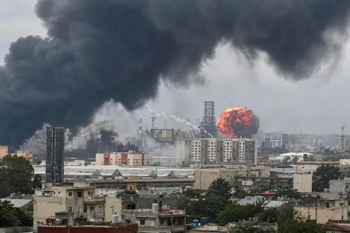 Сажу после пожара назвали не нефтяным дождём