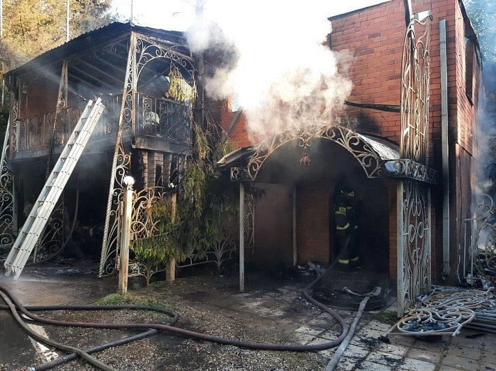 В Подмосковье шесть человек погибли при пожаре