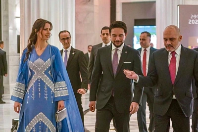 принц хусейн и принцесса раджва выбирают футбол и вышивку