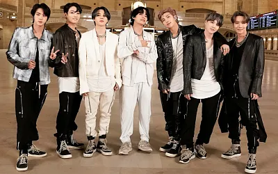 Все участники BTS продлили контракт на 2025 год