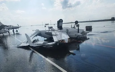 Смерч над Нижнекамском перевернул самолёты в аэропорту
