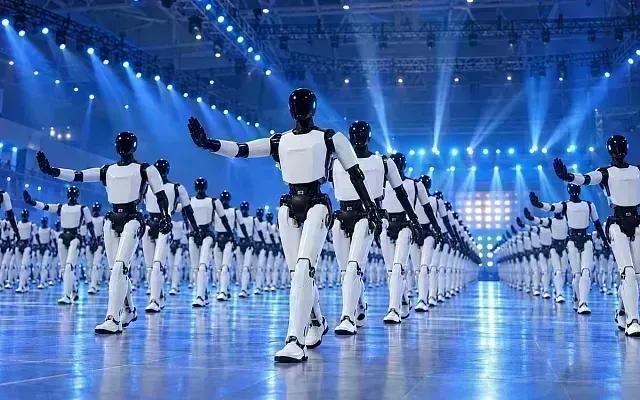 В Китае 110 гуманоидов станцевали на рекорд
