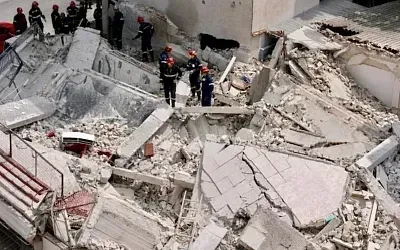 В Афинах рухнул дом, жильцов нашли живыми