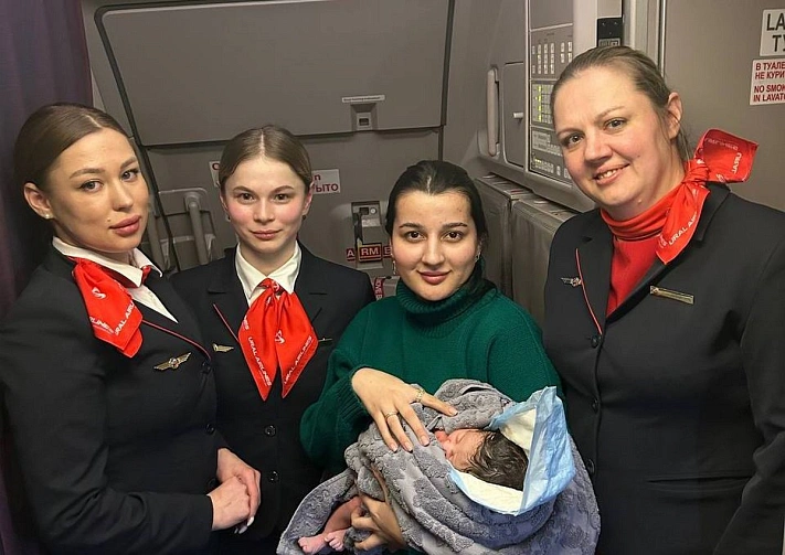 Женщина родила на борту самолёта, следовавшего в Душанбе