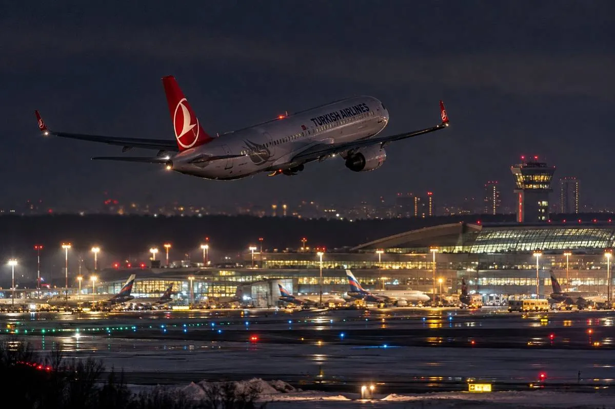Рейс Turkish Airlines развернулся перед Внуково
