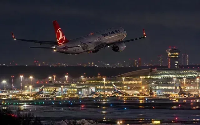 Рейс Turkish Airlines развернулся перед Внуково
