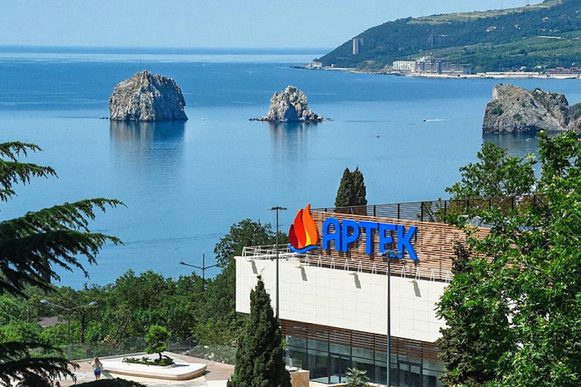 Крымские власти приостановили приём детей в летние лагеря и санатории