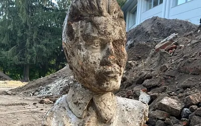 В парке города Орёл нашли бюст Николая Ежова
