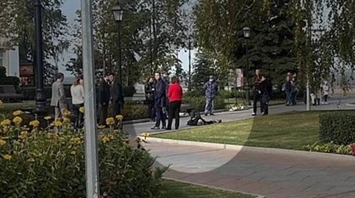 На территории кремля ножом ранили женщину