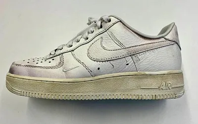 Nike выпустила поношенные кроссовки за $130