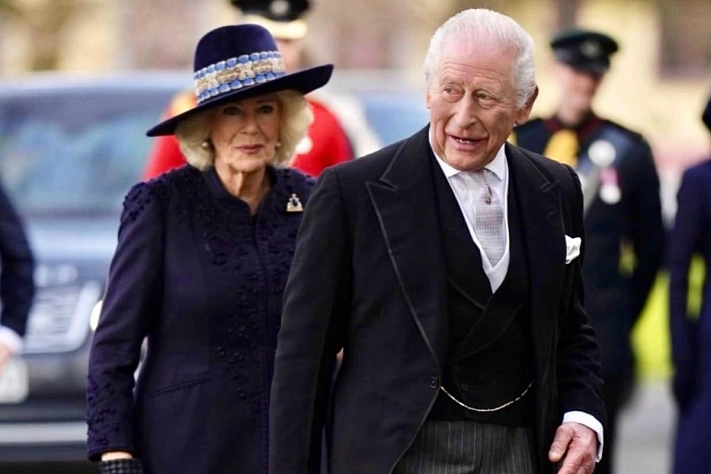 Карл III и Камилла провели редкую королевскую службу в Уэльсе