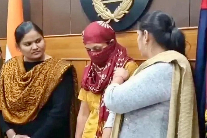 Индийская женщина утопила 6-летнюю племянницу на свадьбе