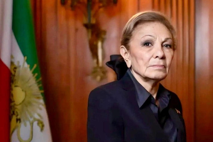 Новый портрет последней императрицы Ирана Фарах