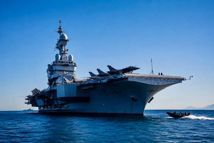 Французский авианосец вошёл в Красное море