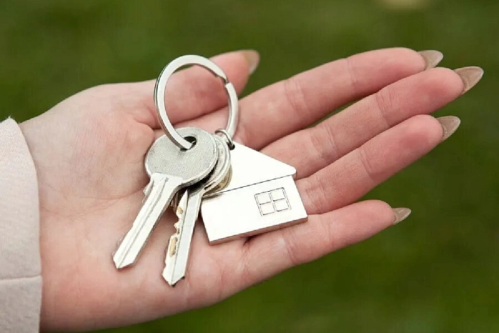 В Москве и Петербурге снизились цены на комнаты