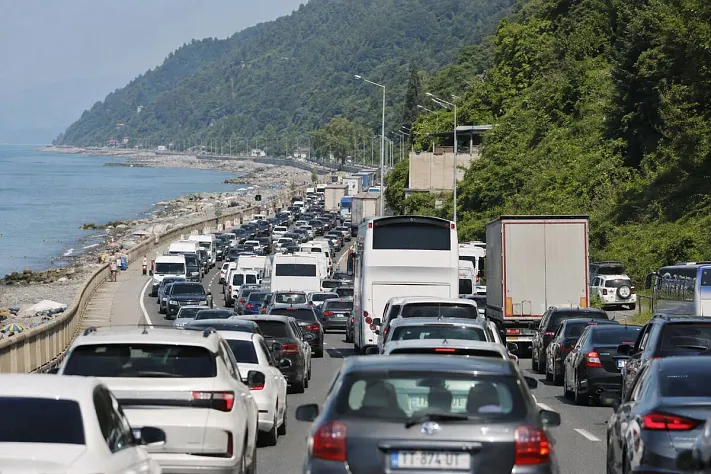 Почему Грузия встала в пробках в конце августа