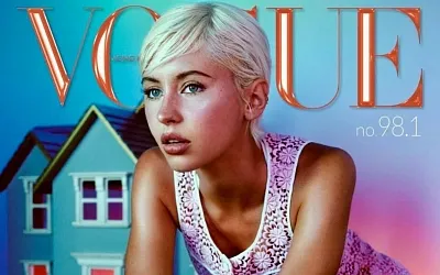 Айрис Лоу поселилась в кукольном доме Vogue