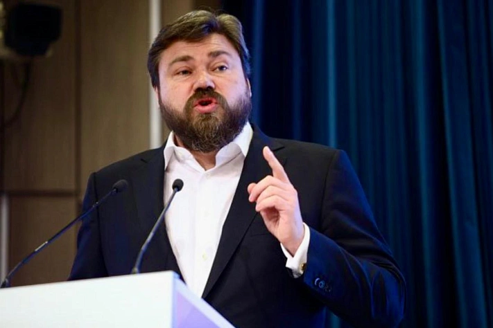 Малофеев предложил заменить мигрантов «русскими роботами в гжели»