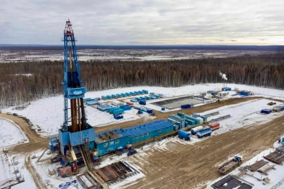 ЕС обсуждает запрет услуг вместо потолка цен на нефть России