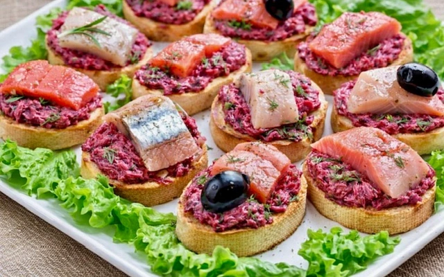 Бутерброды со свёклой и сельдью, которые исчезают первыми