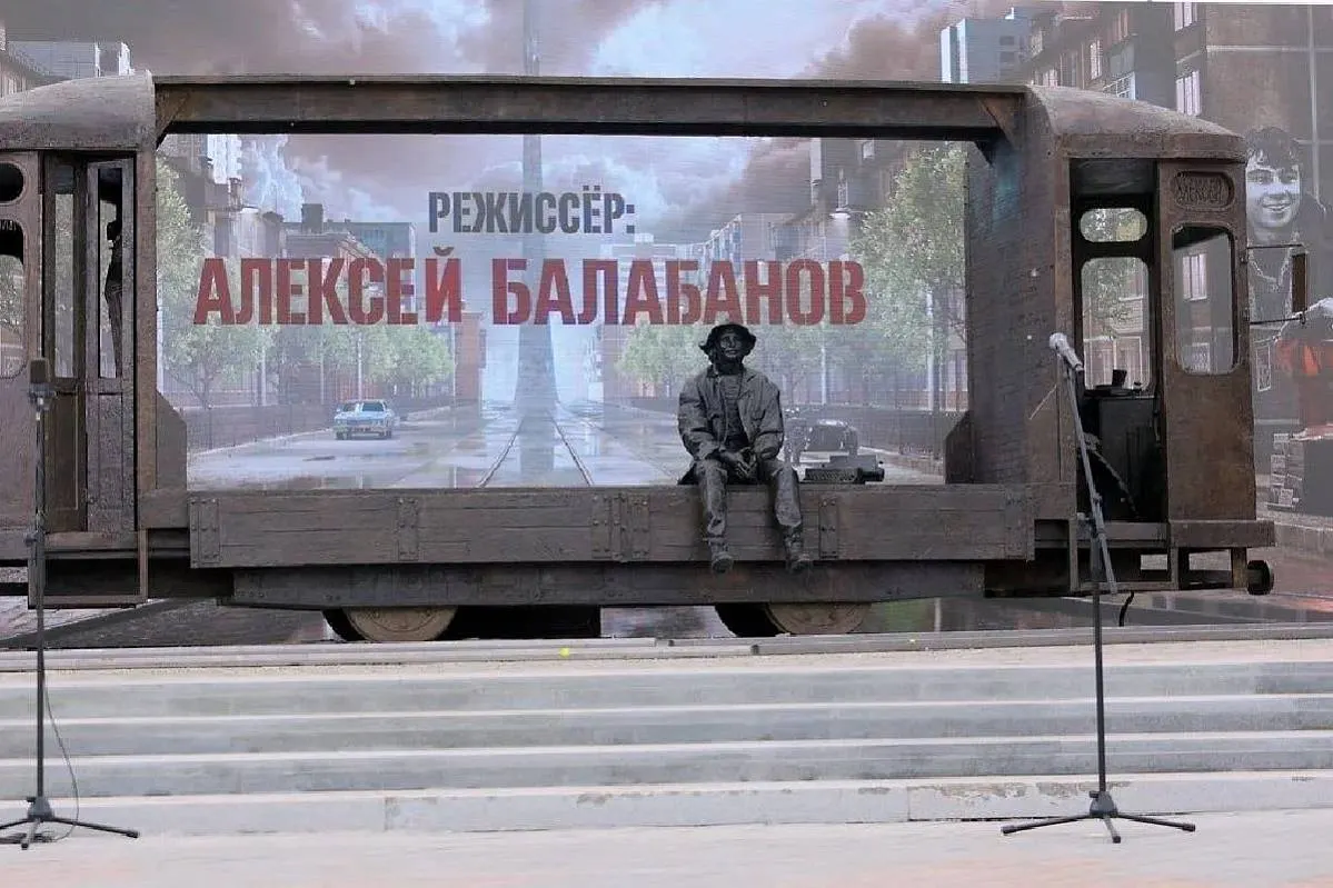 В Екатеринбурге открыли памятник Алексею Балабанову