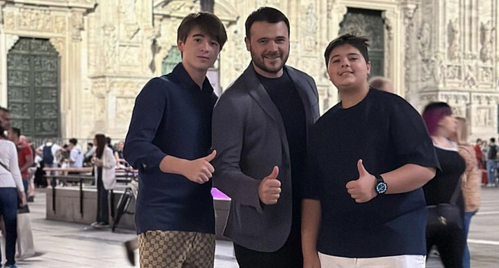 Emin выложил в сеть фото с 14-летними сыновьями