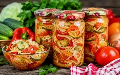 Когда делать овощной салат на зиму