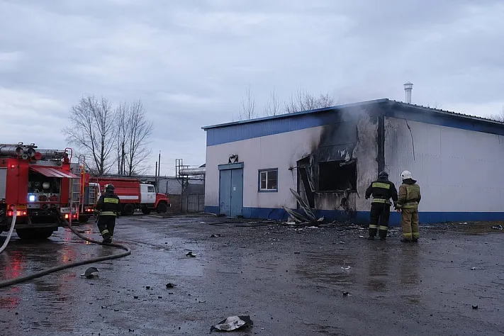 Обломки БПЛА вызвали пожар под Зеленодольском
